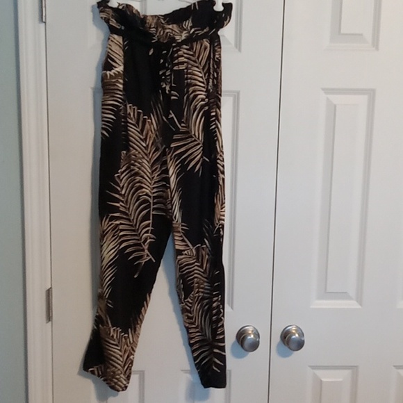 H&M Black and Cream Leaf Print Pants - Picture 2 of 7